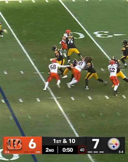 The Deep Ball on Instagram: "Steelers 6’7 264 lb TE Darnell Washington BULLED the Bengals defense on this play. Stiff arm, ran through a guy and trucked another. 🤯"