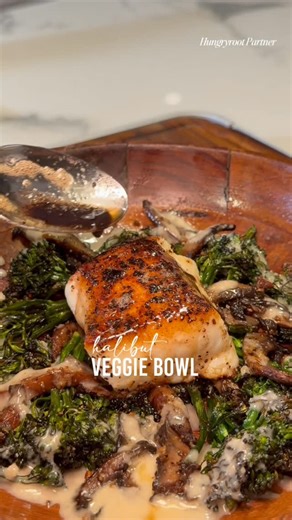 Ebony Cierra | Keto + Low Carb on Instagram: "✨ 15 MINUTE HALIBUT VEGGIE BOWL ✨ Okay y’all… this Halibut Veggie Bowl from @hungryroot was SOOO good, sooo fresh, and sooo easy 😮‍💨🔥 I love a full meal that feels gourmet but takes basically no effort. This is exactly how I stay on track without spending hours in the kitchen 🙌🏽 For the next 48 hours you can get 40% off your Hungryroot delivery + a FREE gift with my code KETOKWEEN40 👏🏽 literally