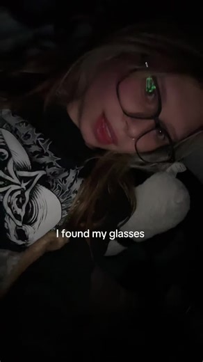 Tegan Astrid 🦇 (@tegan_hennessy)’s video of glasses