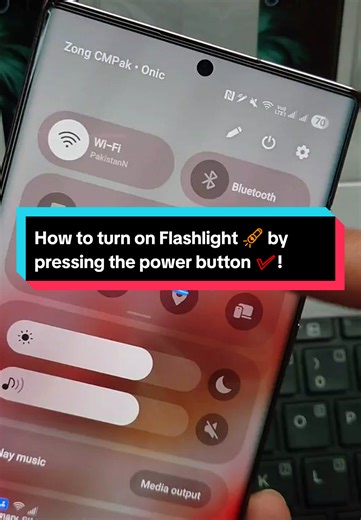 How to turn on Flashlight 🔦 by pressing the power button ✅. #flashlight #samsung #tipsandtricks #settings #learnontiktok