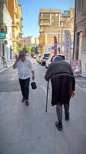 PRANK NONNA BALLERINA👵🏻. #grandma #prank #granny #dance #ballerina #nonna #lol #drole #reaction #viral #fyp | Prank war