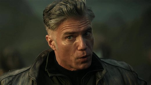 Anson Mount Has 3 Masterpiece Star Trek: Strange New Worlds Performances Even Better Than Captain Pike