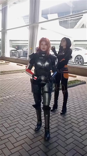 17 years late Shepard still don't know how to dance, thanks BioWare ✨ #commandershepard #masseffect #mirandalawson é a @Rach Asakawa