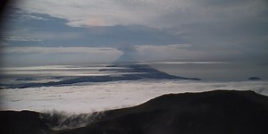 Alaska volcano spews ash cloud high enough to draw weather service warning for pilots