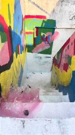 Balloon Rolling Down Stairs… Wait for the POP! 🤯 #satisfying #oddlysatisfying