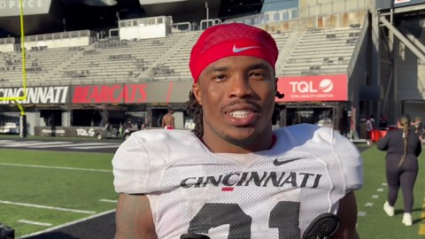 WATCH: Cincinnati Bearcats running back Corey Kiner and RB coach Sean Dawkins