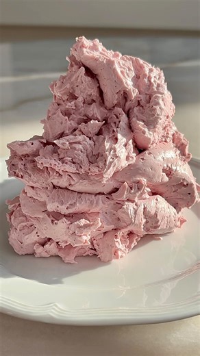 Jillian Barreca on Instagram: "Homemade whipped blackberry butter aka heaven!! You’ll need: - 170g blackberries, washed and dried - 1/2 lemon, juiced - 2 Tbsp maple syrup - 500ml good quality heavy cream without additives (I always use @organicmeadow) - 1 Tbsp vanilla bean paste - 1/2 tsp kosher salt - Blend blackberries, lemon juice and maple syrup together. Strain and set aside. - Add cream to a stand mixer. Cover the bowl with a tea towel and using the whisk attachment, beat on medium until t