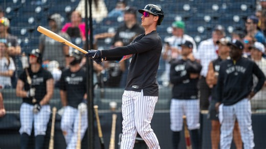 Cody Bellinger takes batting practice