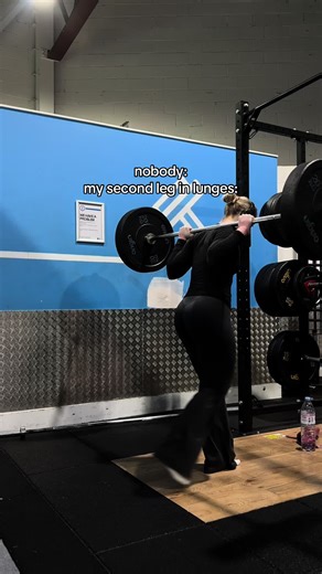the balance😭😭 #gymhumor #girlswholift #gymgirl #balance #lunges