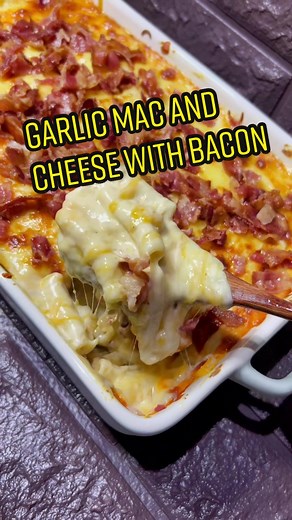 Delicious Garlic Mac and Cheese with Bacon Recipe