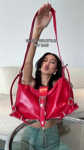 Just the essentials 👜 The ASMR you didn't know you needed 😌 #princesspolly #whatsinmybag #pursetour #asmr