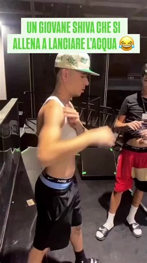 @shivaofficial ecco che allenamento faceva prima dei suoi concerti per diventare così 🤣✈️#foryou #videovirale #meme