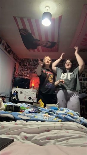 Singing BFB by Victorious cast 💗 we don’t own this song credits to victorious and nick