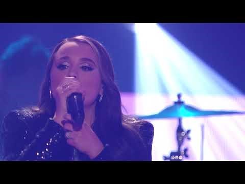 Gabby Barrett - Pick Me Up (2022 CMT Music Awards)