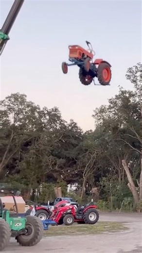 Dropping a Tractor 40Ft😱 #trucks #trucker #peterbilt #scania #trending #viralvideo