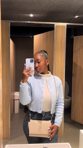Mirror selfies tips: How to take better mirror self-portraits