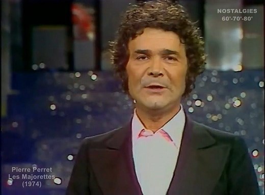 70's... "Les Majorettes" : une chanson pleine d'humour dans laquelle Pierre Perret évoquait ces groupes de jeunes filles qui, à l'époque, étaient de toutes les fêtes, défilant dans les villes et les villages au son des fanfares et faisant sensation à chaque lancer de bâton... Il fête aujourd'hui ses 86 ans. Joyeux anniversaire, Pierre ! #PierrePerret | Nostalgies 60'-70'-80'