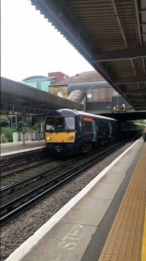 Southeastern refurbished Class 376 passing Bromley south #southeastern #class376