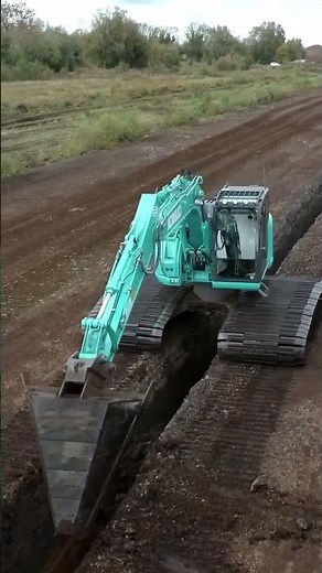 Kobelco SK140SRLC with incredibly large tracks!