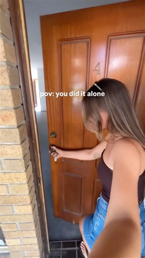 Jordyn Jeffery | Thyroid & Hormone Naturopath on Instagram: "Guys, I’m so bloody proud of myself This week I got the keys to my very own place, and I officially own my first oven!!!! 🥹 (I actually think this is wild considering I’ve lived in a zillion houses, but never actually owned one before?!?!? It’s a little rusty but it’s mine). Also a mortgage (not quite as fun) For a long time, I delayed decisions. I waited. I compromised. I stayed in situations that felt familiar instead of choosing wh