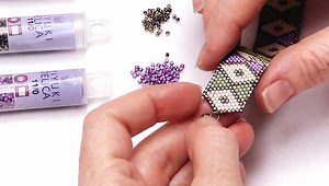 How to Create a Tapered End using Decreases in Peyote Stitch