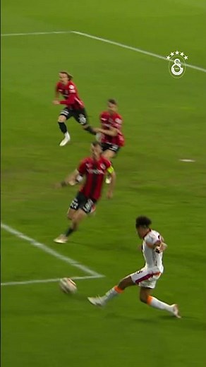 Sané ➡️ Sara ➡️ Yunus Akgün ⚽️ After some fantastic passing, Yunus Akgün was in the right place a...