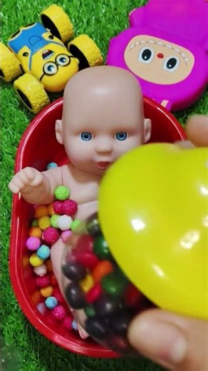 Magic Rainbow Candy Bathtub & Slime Cutting! (Satisfying)