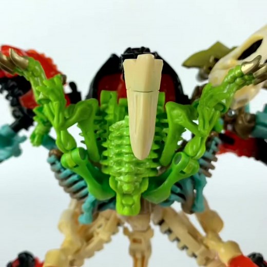 Dracodon leads the Maximal Fossilizers to form… you name it! #transformers #stopmotion #animation #beastwars #dinosaur #fossil