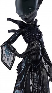 (Heyo) Juno on Instagram: "It seems the Alien creature has long been recognized by horror fans as an underrated skinny legend, so this collab actually makes a lot more sense than I originally thought. But I still think making this ghoul fun and fashionable is an accomplishment in itself. How are y’all feelin? #monsterhigh #skullector #doll #alien #xenomorph #fashion #dollcollector #collector #thoughts #horror"