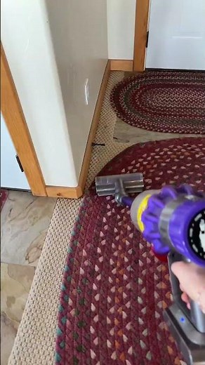 Dyson V10 - Powerful Cordless Cleaning