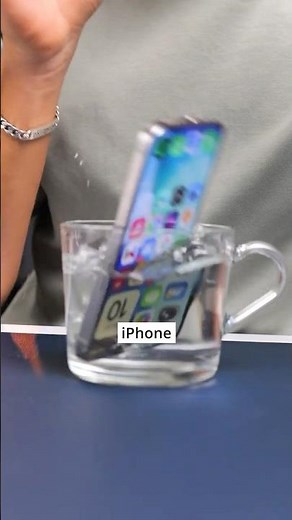 Wie wasserdicht ist das iPhone WIRKLICH? 🌊📱 #iphone #apple #shorts
