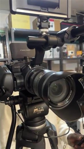 Sony NEX-FS100 paired with Portkeys 7″ monitor delivering clean visuals on set. #sony #portkeys