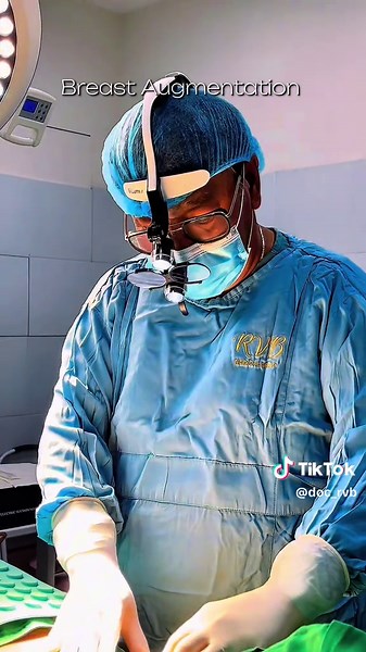 Today’s case Breast Augmentation with 275CC mentor implant on a 29 year-old G2 patient. Watch the transformation ✨ @RVB Medical Group #breastaug #breastaugmentation #breastenhancement #cosmetics #plasticsurgeon #cosmeticsprocedure #drrvb #plasticsurgery #drromeovbato