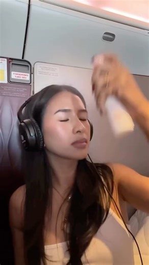 blk cosmetics ph on Instagram: "Post-workout redness and breakout? 🚨 @marjmaroket doesn’t have to worry about those. A few spritz of 𝗦𝗸𝗶𝗻 𝗥𝗲𝘀𝗲𝘁 helps calm irritation, refresh the skin, and keep post-gym flare-ups in check 💦"