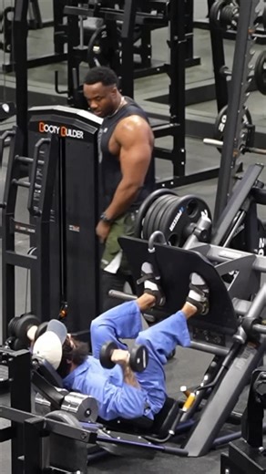 AnatolyFit on Instagram: "Full body is top-tier when you’re getting back into your routine, on vacation, or seriously overloaded with work. It’s the perfect format to train your whole body in one session. But if the goal is maximum growth and progress, I will always choose the classic 3–4 day split with a focus on specific muscle groups. That’s exactly how we train in #APS — 3–4 workouts per week. The gold standard. 💪 #anatoly"