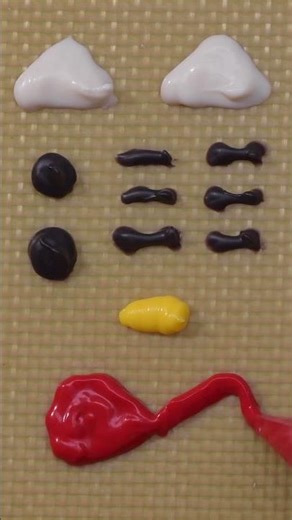 Bringing a PURR-fect twist to your sweet tooth cravings with these Hello Kitty cupcakes! 🧁🌸