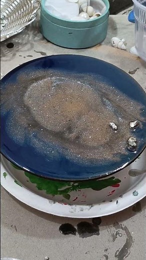 Resin Art with Sea Shells 😯 #resin #seashell #diy