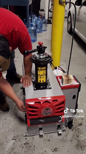 Unboxing & assembling the Atlas Platinum PTC500 Center Post Tire Changer w/ Assist Arms. The Atlas® Platinum PTC500 center post tire changer is designed for high-volume tire shops that deal with the most challenging wheel and tire combinations in the market. The Atlas® Platinum PTC500 includes patented, innovative features that make it stand out from the competition! The first of these is the “Lever/No-Lever System” which allows the machine to be used with a standard tire tool/lever or in a “lev