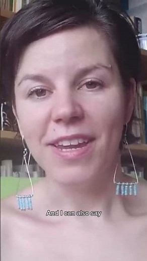 Stela speaking the Esperanto language