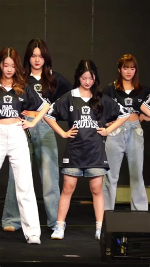 NiyaBNK48 - Make Noise Guardians of Goddess @ MBK Center 11.01.26 #NiyaBNK48 #BNK48 #bnk48cgm48guardiansofgoddess @niya.bnk48.official