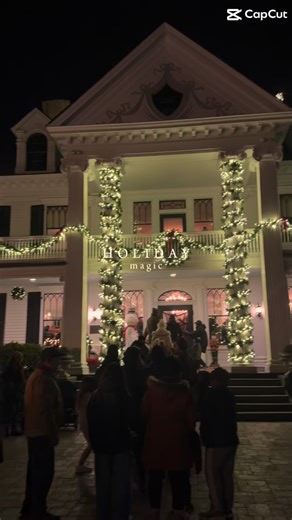 A magical night at the Lounsbury House Holiday Stroll! 🎄 | Lounsbury House