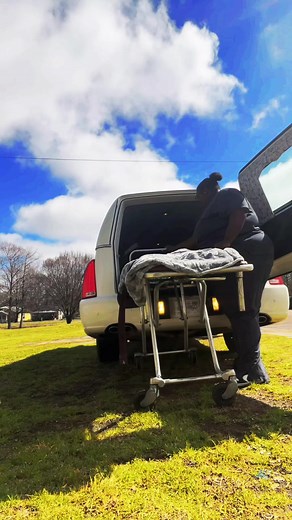 Perfecting My loading and Unloading Skills👌🏾🫰🏿😮‍💨 #drafts #newera #funeralhome #loading #unloading