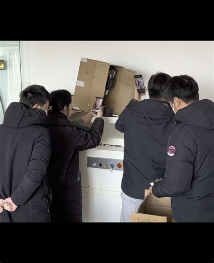 Real Demo｜YUEDU YD-PSJ350 Heavy Duty Shredder Crushing iPhone Boxes Welcome to YUEDU’s real shredding demo! Today, we’re using the YD-PSJ350 heavy duty shredder to process a full box of Apple iPhone packaging. Watch as we load the entire batch directly into the machine — and within seconds, the boxes are shredded into small particles. 👉 Why do this? Because luxury packaging like iPhone boxes can be reused for counterfeits and fake repackaging. By shredding them with YUEDU, we ensure no second-h