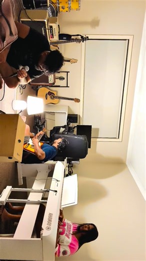 O S H E N on Instagram: "ආශාවරී | Ashawari | @kalpana_nayanamadhu_official | @irajw 🥀 Guitars - @leonard_fernando100 Piano - @rumesha_desilva Vocals- @oshen.music #coversongs #music #love"