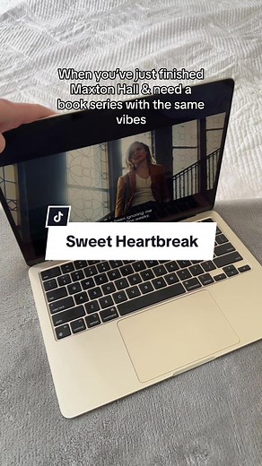 📖: Sweet Heartbreak by Alexandra Moody #yabookrecs #forbiddenromancebooks #boardingschoolromance #academyromancebooks #alexandramoody #sweetheartbreak #maxtonhall