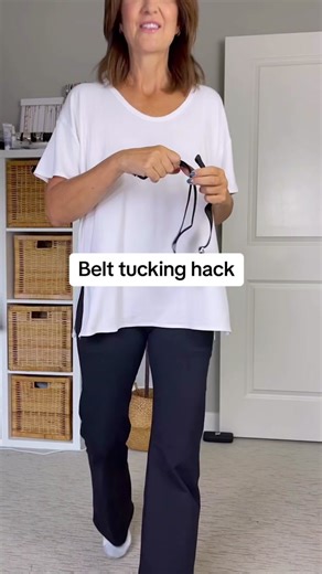 Creative Ways to Style Sweaters: Tucking Hacks with Elastic Belt