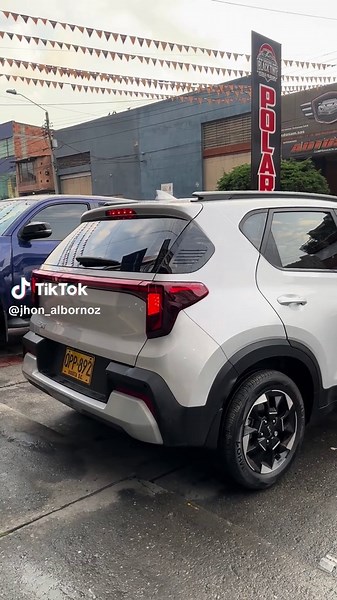 🚘Polariza tu vehículo con las mejores marcas de polarizados ⭐️Visibilidad garantizada ⭐️Rechazo al calor 🥵 ⭐️película de seguridad ⭐️Nano cerámica ⭐️certificada 📍carrera 28a 63b-62 barrio 7 de agosto 📱3107027154 #carros #blacktitn #llumar #peliculasdeseguridad #llumarwindowfilm