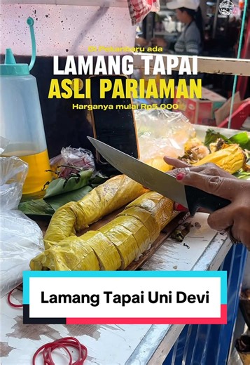 Di Pekanbaru ini salah satu tempat beli lamang tapai enak yang harganya mulai Rp5.000😍 Penjualnya namanya Uni Devi, beliau asli orang Pariaman Sumbar yang merantau ke Pekanbaru karena sempat kenak gempa beberapa kali. Sebelum jualan Lamang tapai, Uni Devi dulunya berjualan rempah-rempah dan bahan masakan lainnya. Lamang tapai di sini ada banyak varian mulai dari baluo, pisang, durian dan masih banyak lagi😍 Cobain juga yuk BroSis!🤩 _ Harga: Lamang mulai Rp5.000 Tapai mulai Rp5.000 _ Lamang Tap