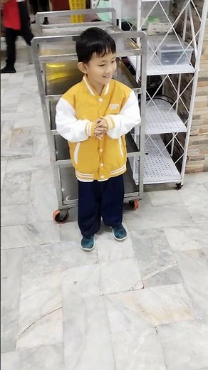 FIRST TIME MEETING BELLA BOT GOOD TASTE RESTAURANT ROBOT