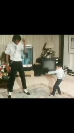feels like watching them secretly 🤫🎶 #michaeljackson #moonwalker #dancing